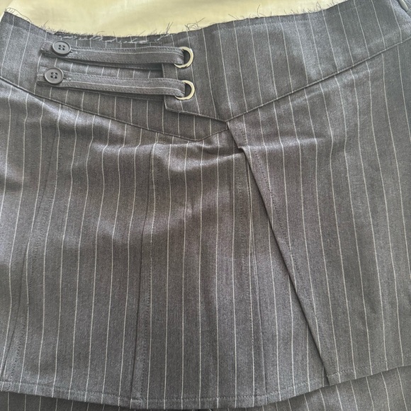 Reclaimed Vintage skirt over pants with hardware in pinstripe - Picture 5 of 9